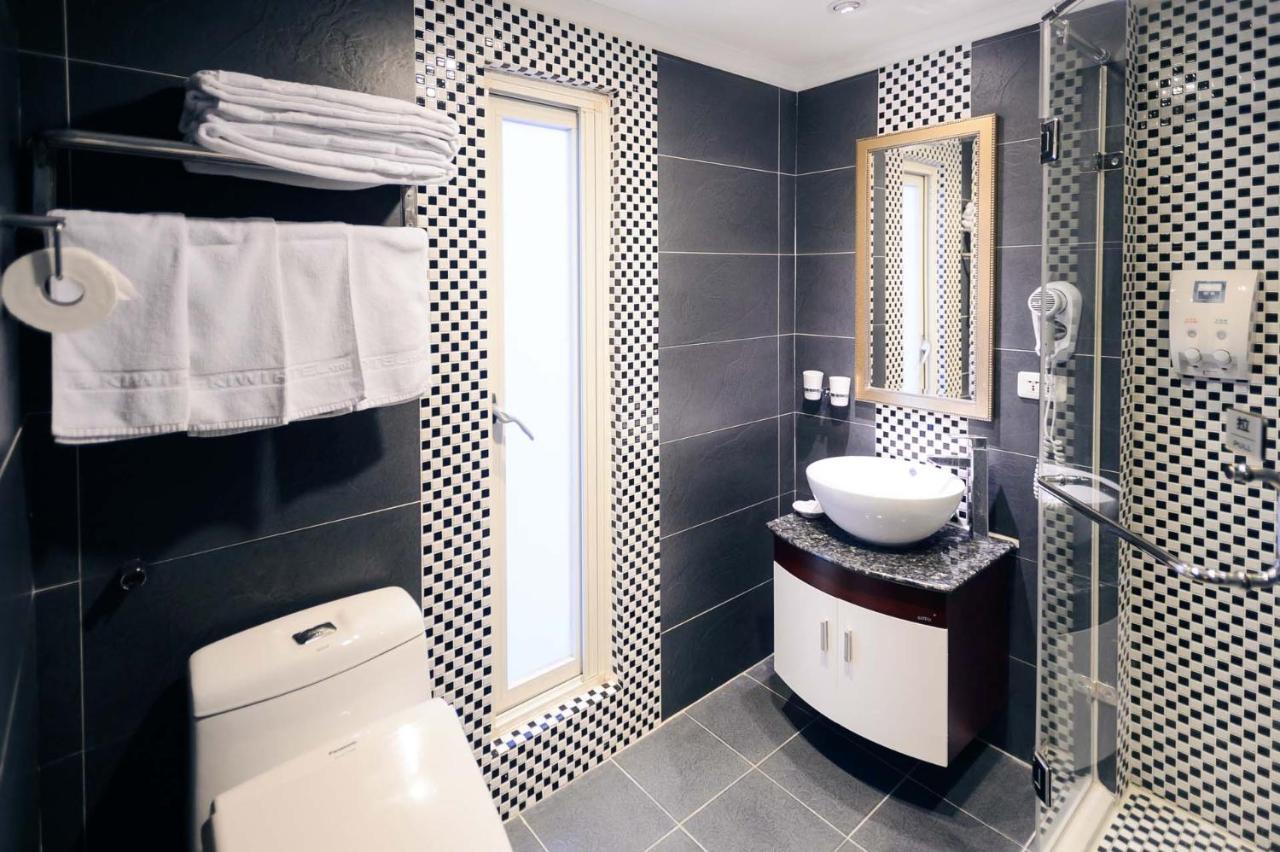 Kiwi Hotel Mrt Wenxin Branch Taichung Extérieur photo