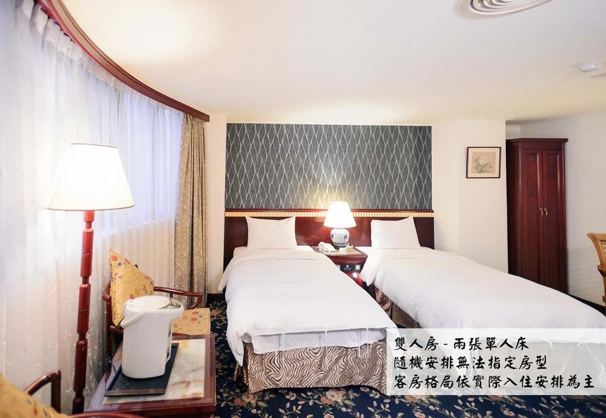 Kiwi Hotel Mrt Wenxin Branch Taichung Extérieur photo