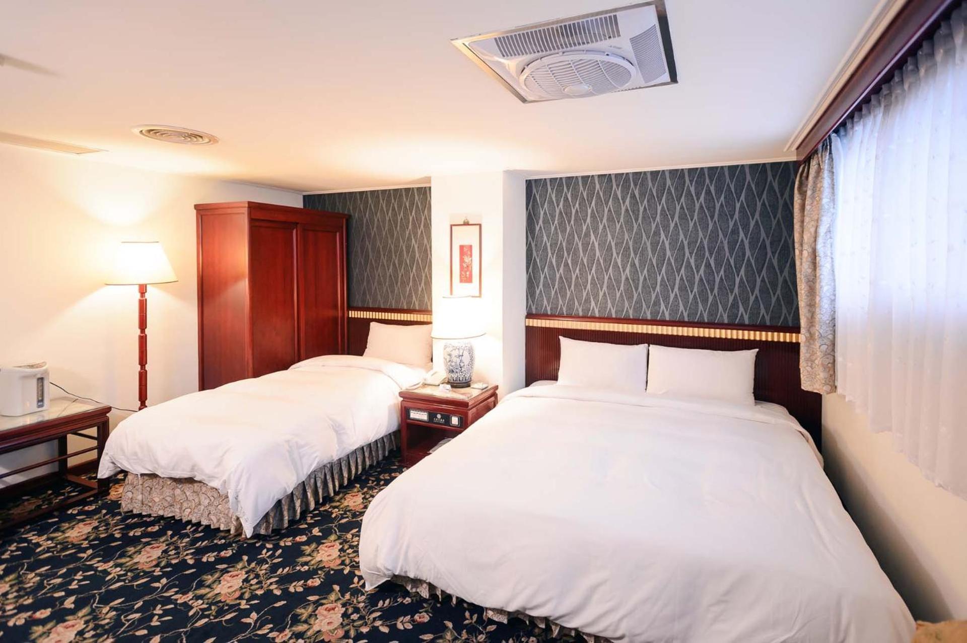 Kiwi Hotel Mrt Wenxin Branch Taichung Extérieur photo