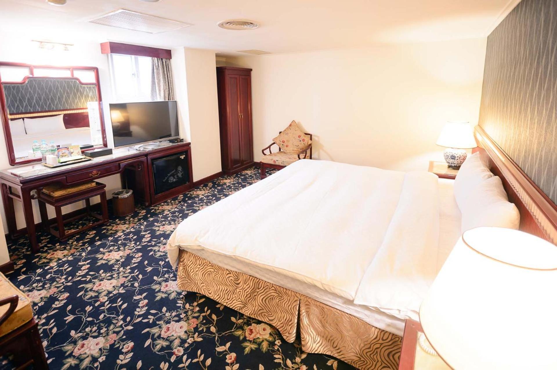 Kiwi Hotel Mrt Wenxin Branch Taichung Extérieur photo
