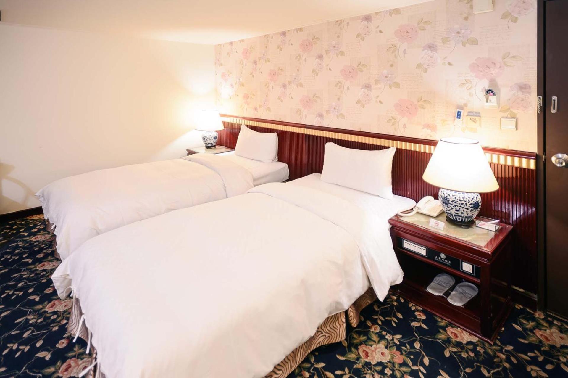 Kiwi Hotel Mrt Wenxin Branch Taichung Extérieur photo
