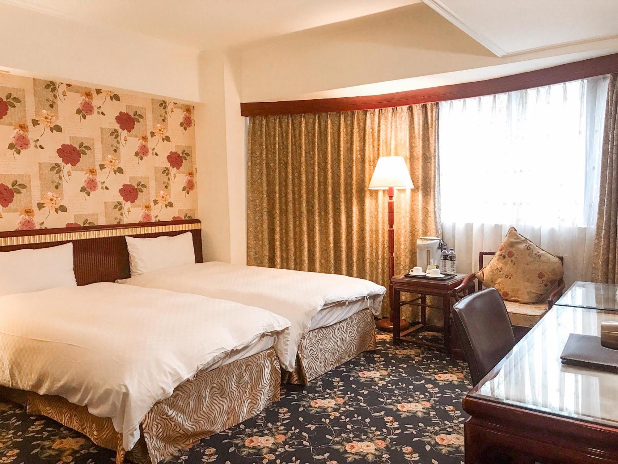Kiwi Hotel Mrt Wenxin Branch Taichung Extérieur photo