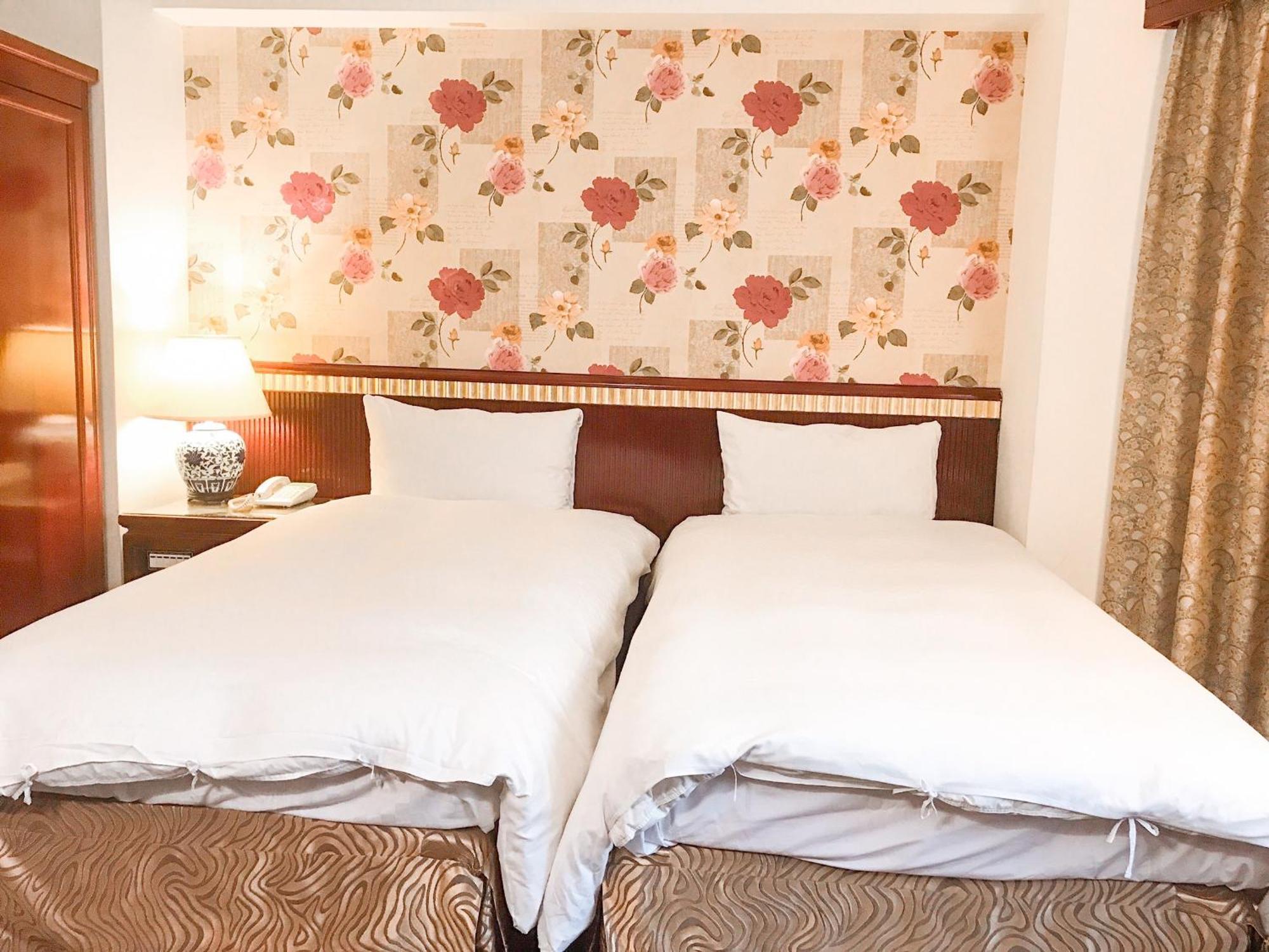 Kiwi Hotel Mrt Wenxin Branch Taichung Extérieur photo