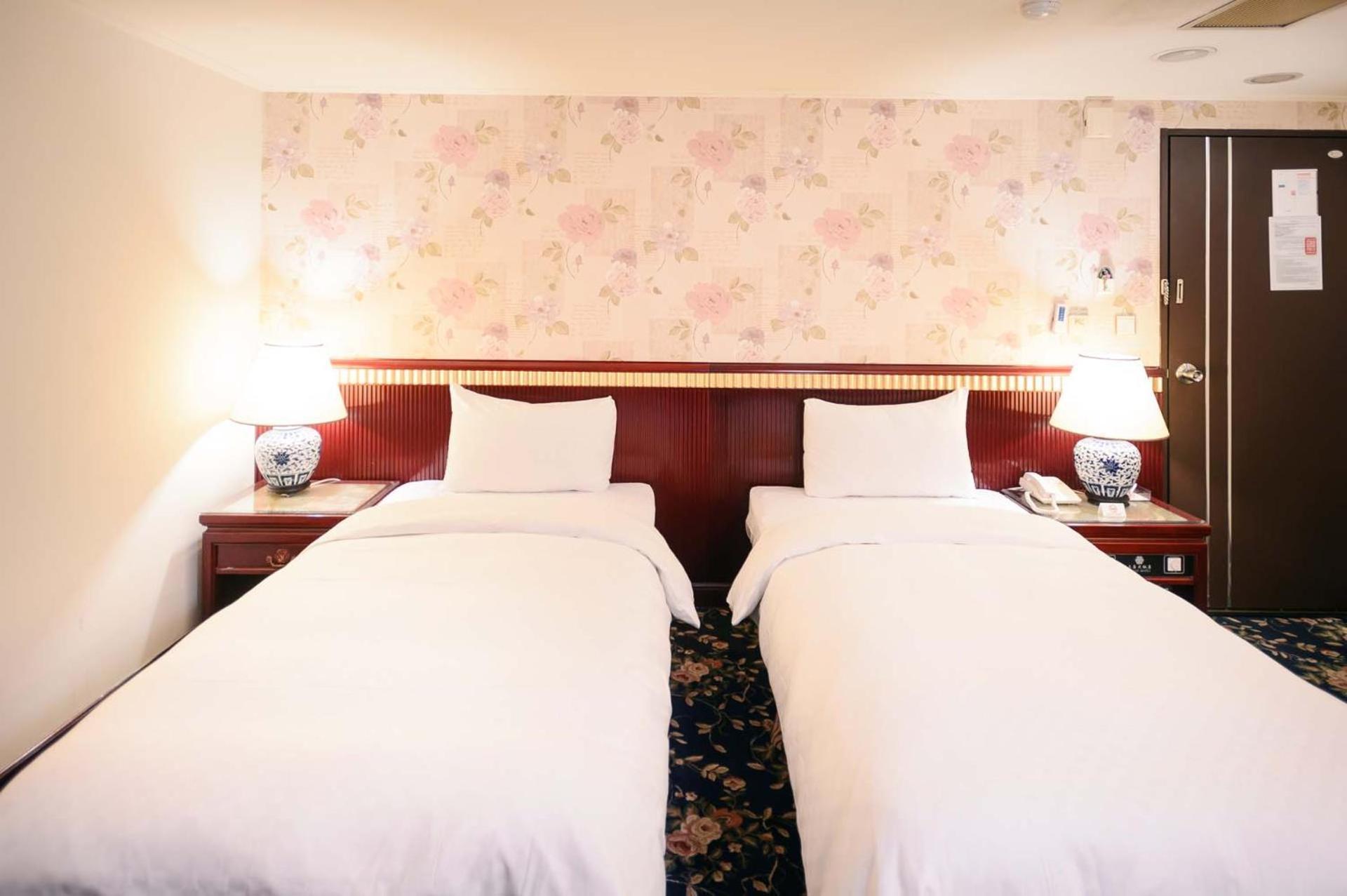 Kiwi Hotel Mrt Wenxin Branch Taichung Extérieur photo