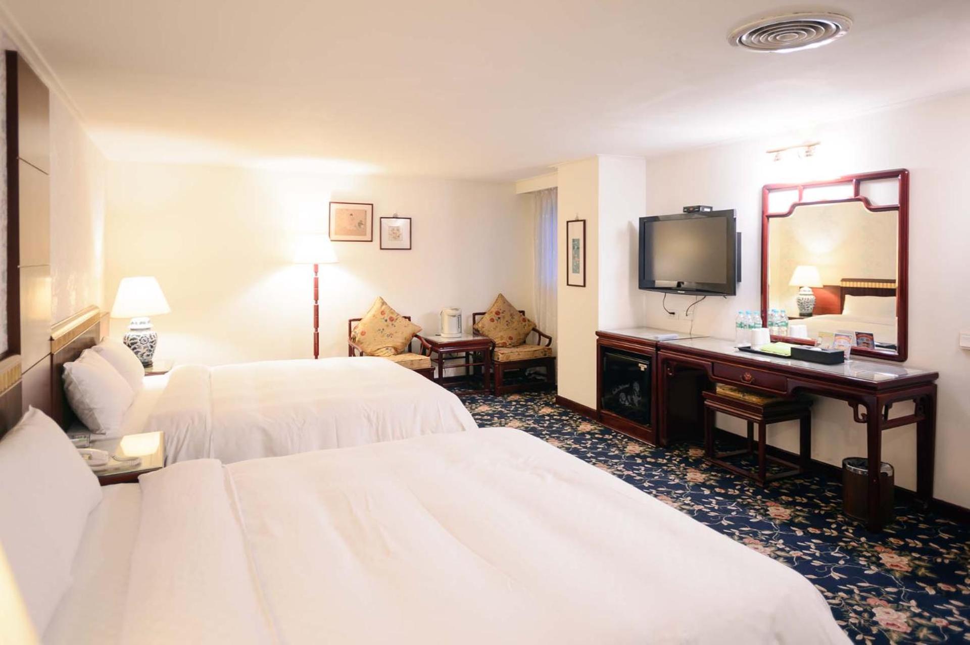 Kiwi Hotel Mrt Wenxin Branch Taichung Extérieur photo