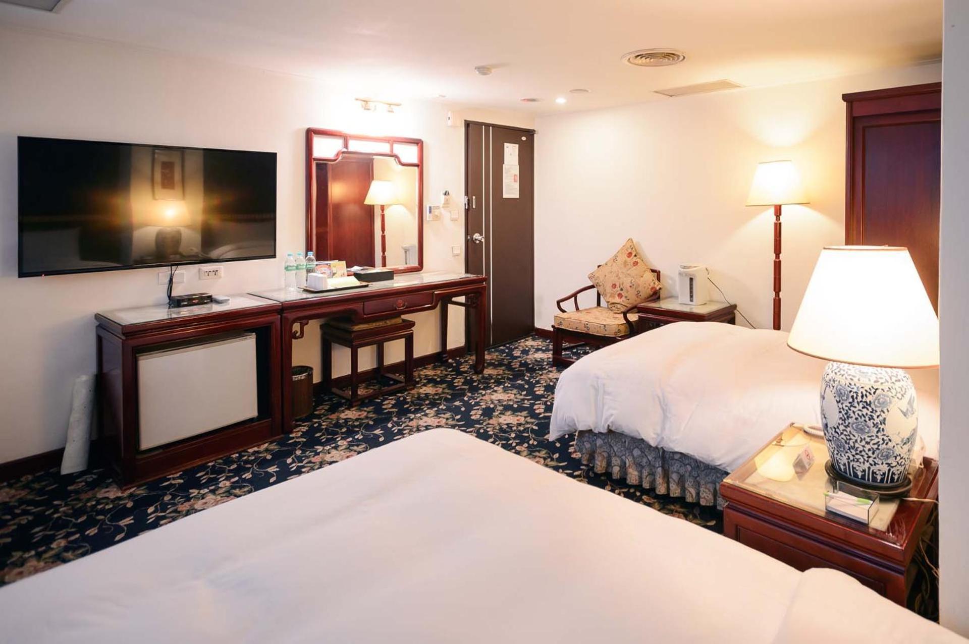 Kiwi Hotel Mrt Wenxin Branch Taichung Extérieur photo