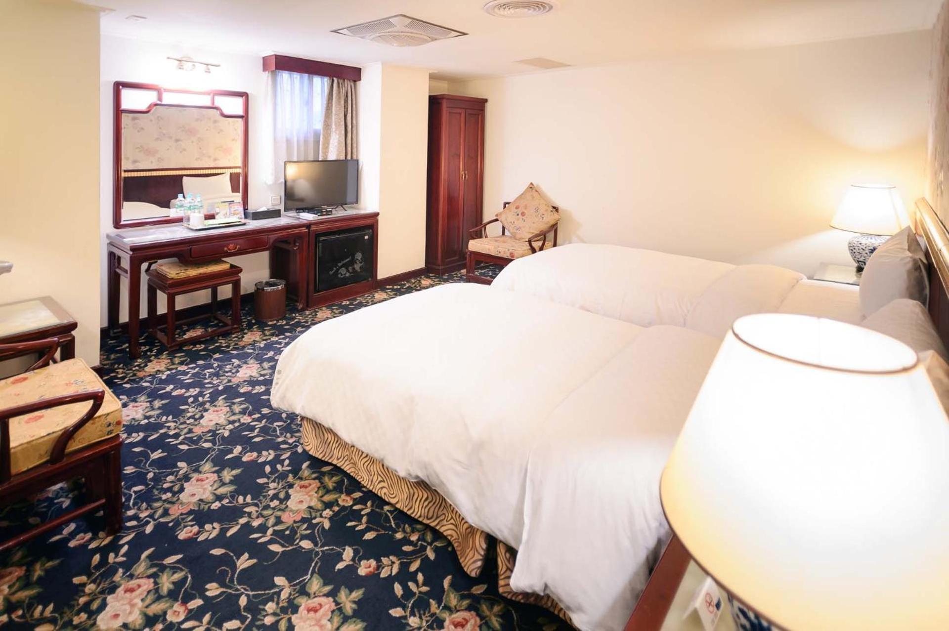Kiwi Hotel Mrt Wenxin Branch Taichung Extérieur photo
