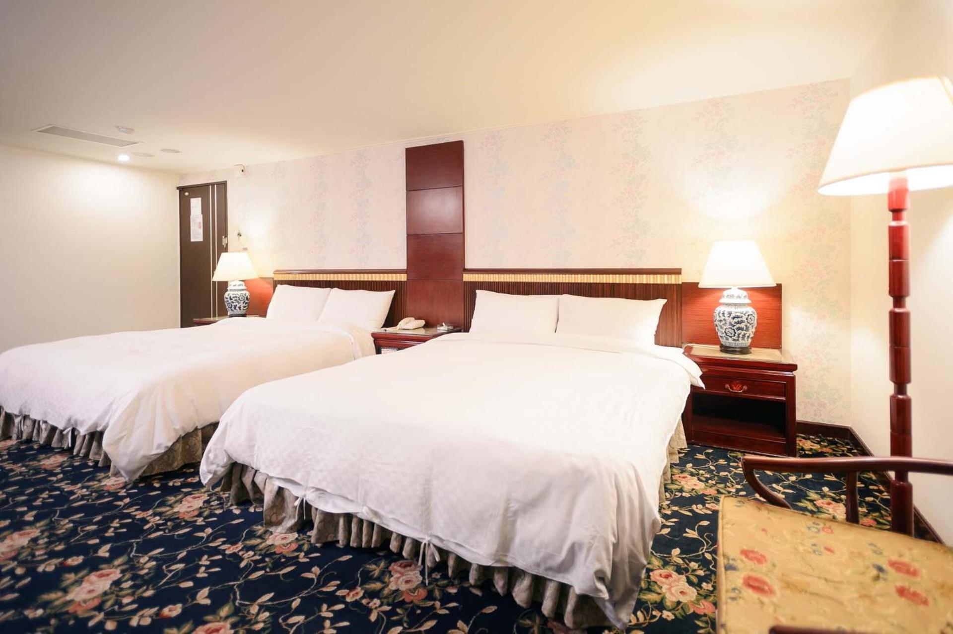 Kiwi Hotel Mrt Wenxin Branch Taichung Extérieur photo
