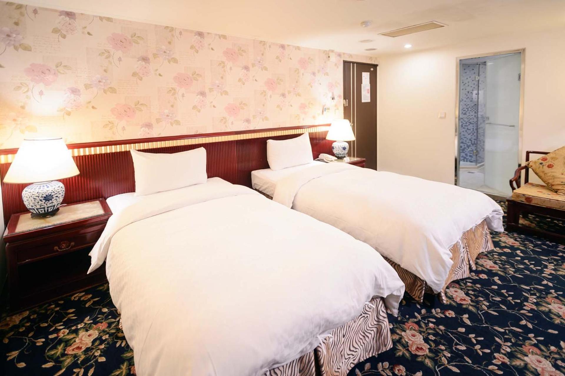 Kiwi Hotel Mrt Wenxin Branch Taichung Extérieur photo