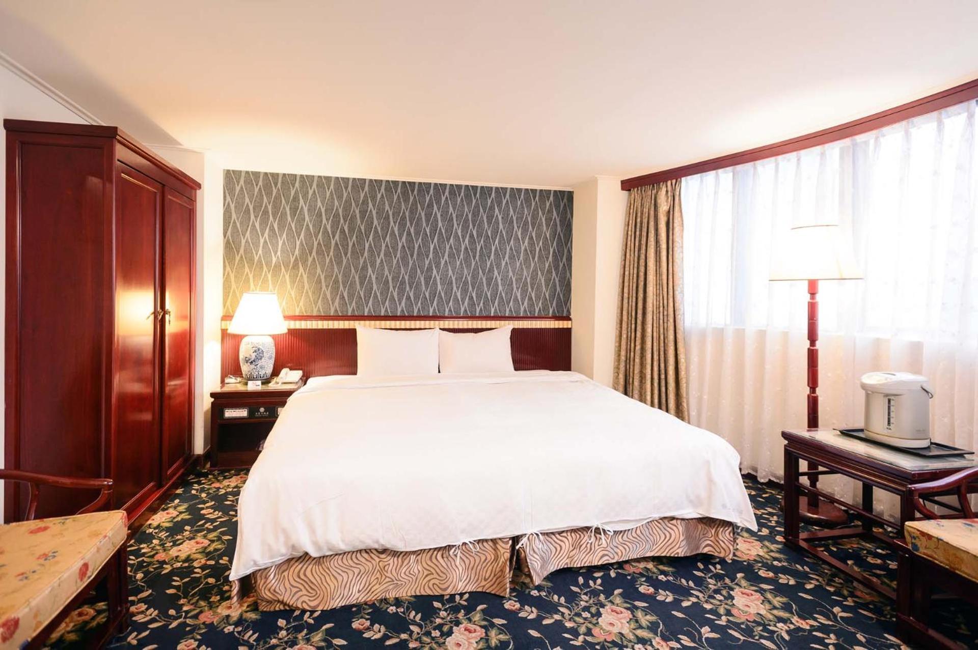 Kiwi Hotel Mrt Wenxin Branch Taichung Extérieur photo