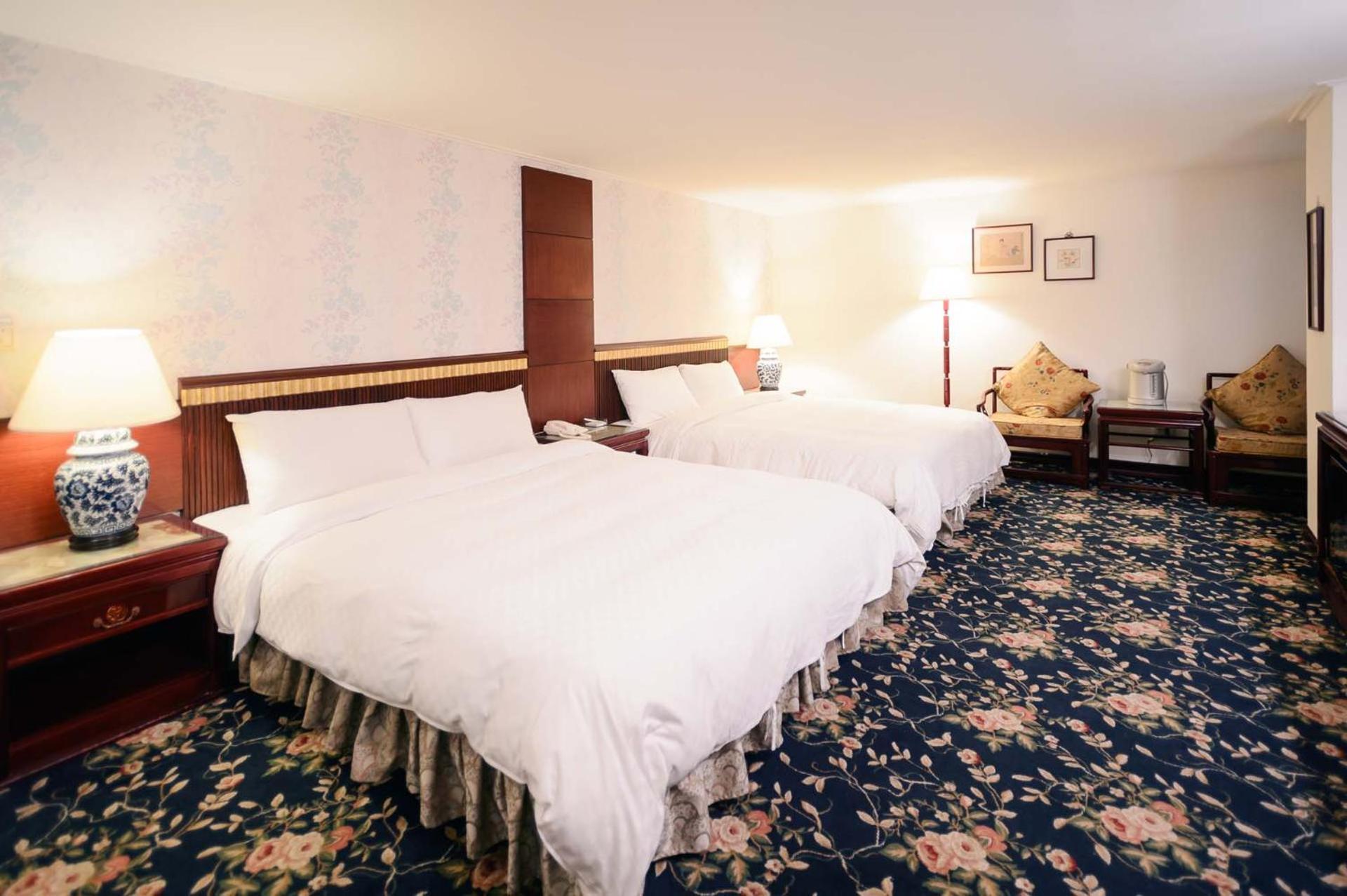 Kiwi Hotel Mrt Wenxin Branch Taichung Extérieur photo