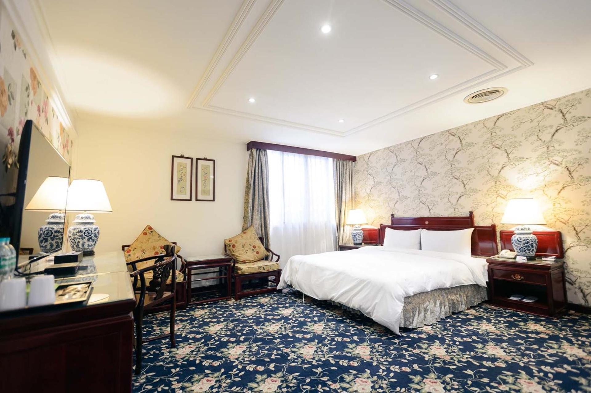 Kiwi Hotel Mrt Wenxin Branch Taichung Extérieur photo