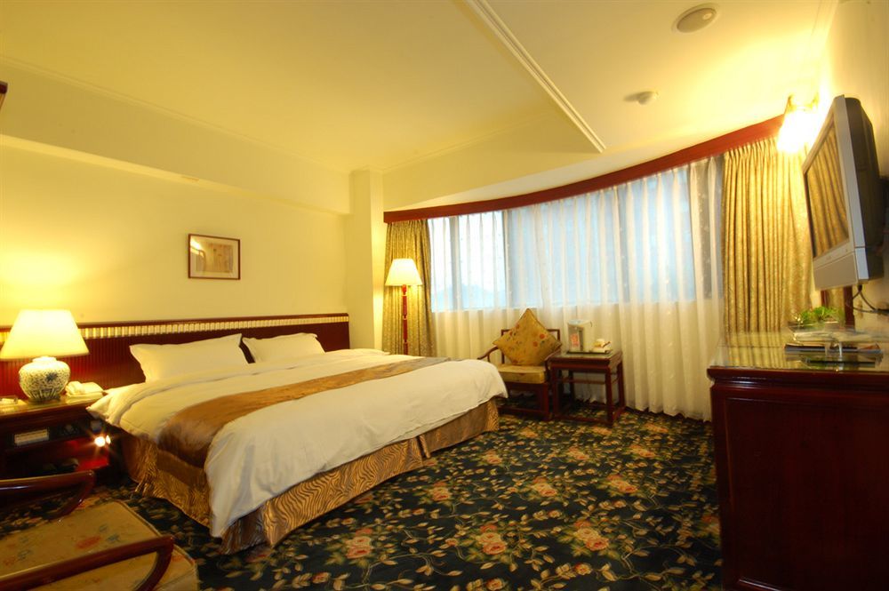Kiwi Hotel Mrt Wenxin Branch Taichung Extérieur photo