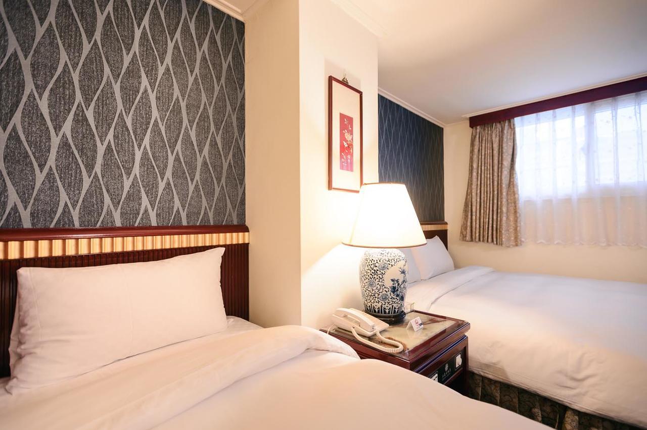 Kiwi Hotel Mrt Wenxin Branch Taichung Extérieur photo