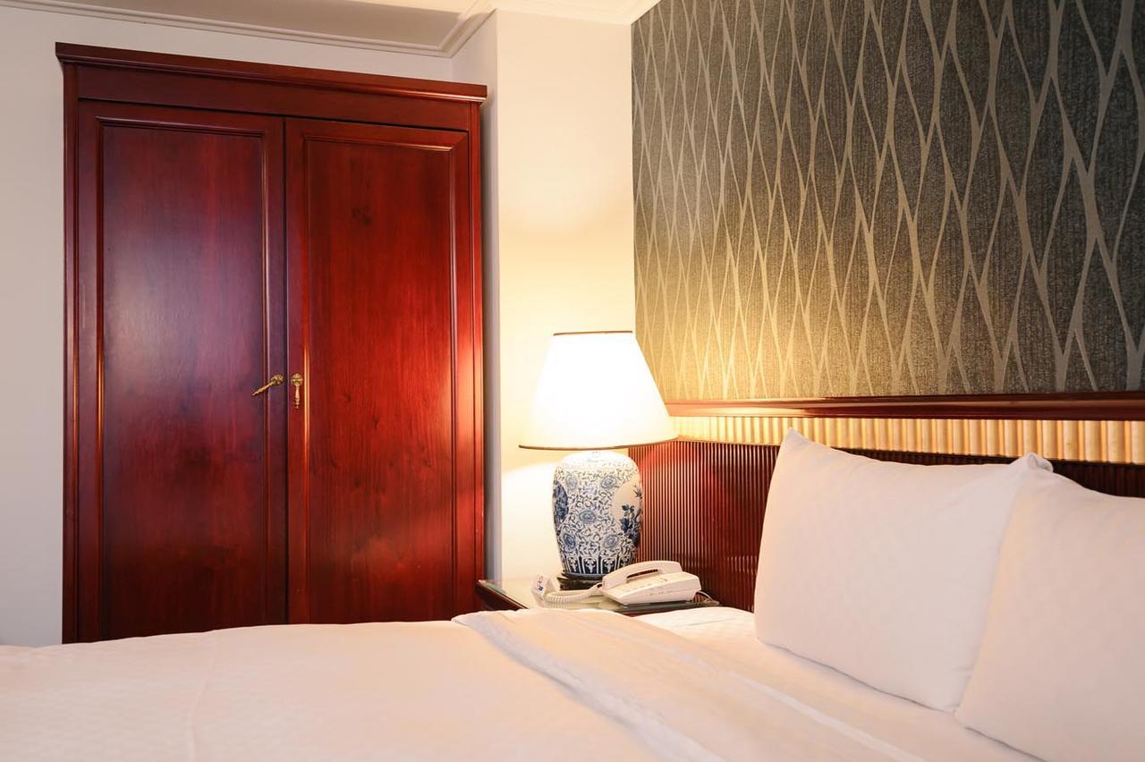 Kiwi Hotel Mrt Wenxin Branch Taichung Extérieur photo