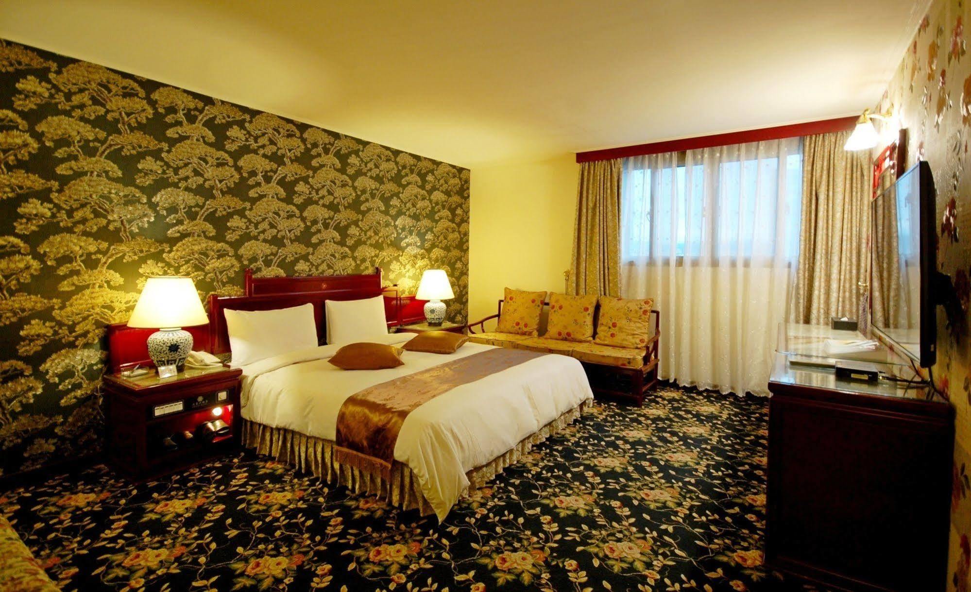 Kiwi Hotel Mrt Wenxin Branch Taichung Extérieur photo