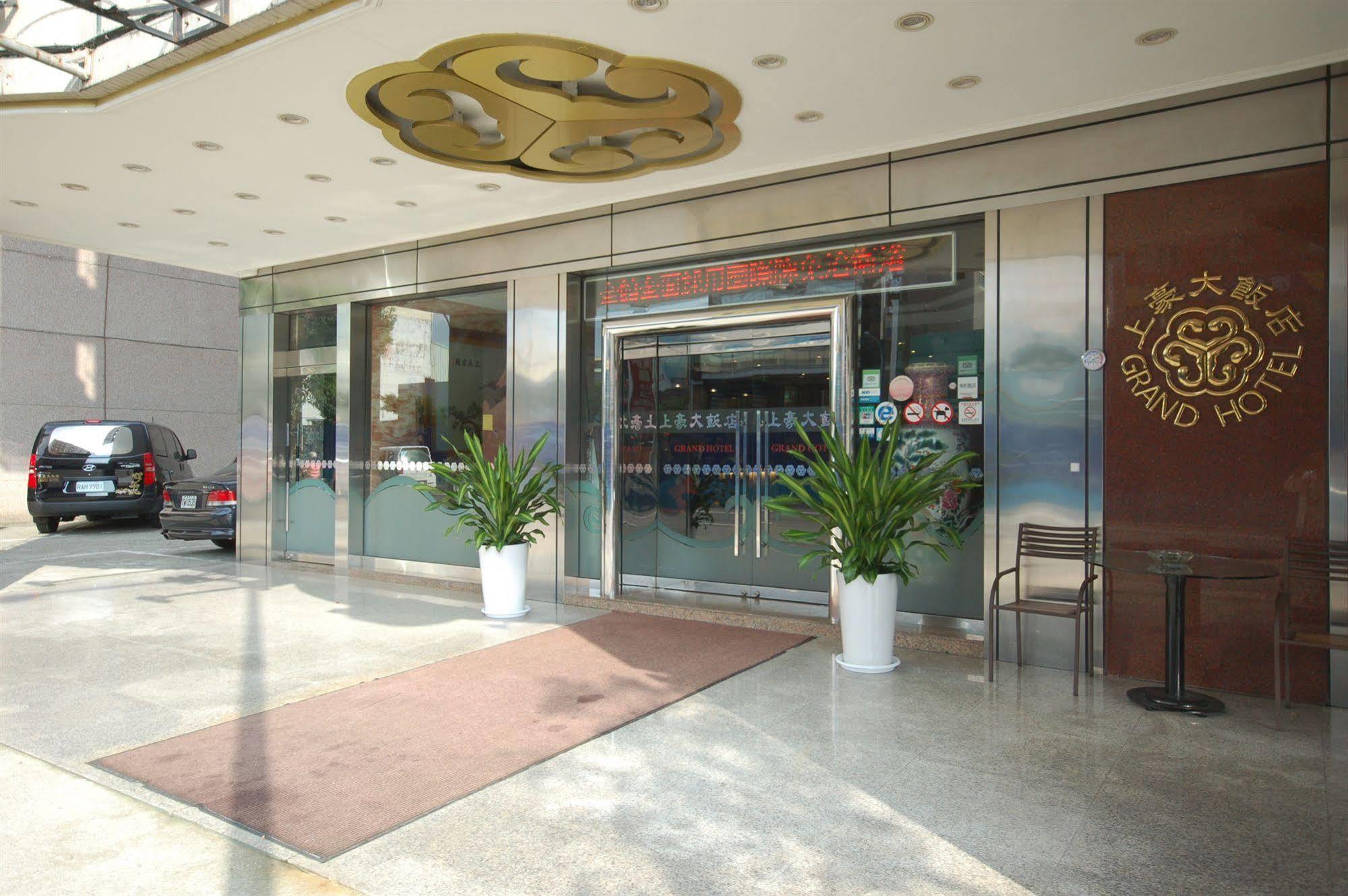 Kiwi Hotel Mrt Wenxin Branch Taichung Extérieur photo